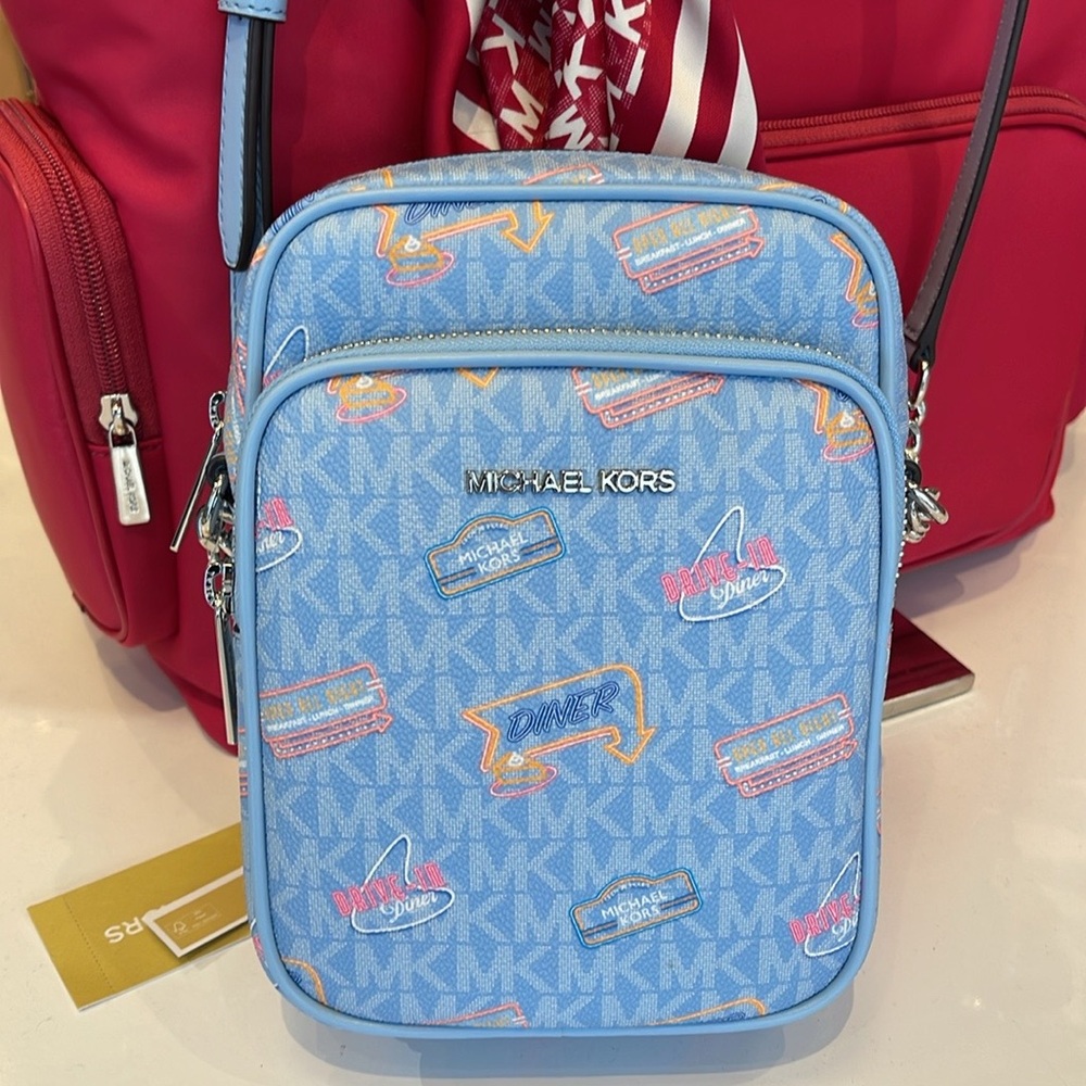 MICHAEL KORS
Jet Set Md Printed Signature Logo Crossbody NS CHAIN XBODY Flight